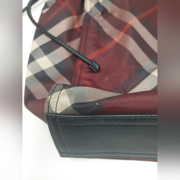 Burberry Authentic Buckleigh Packable Tote - Picture 13 of 16